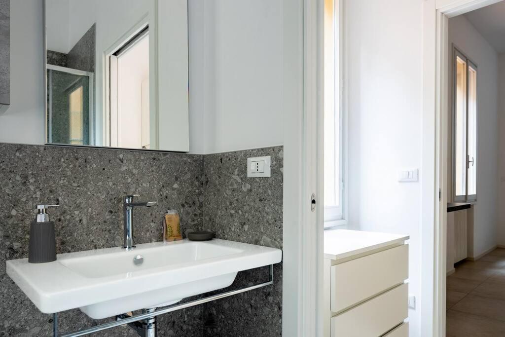 בולוניה Apartment Isaia - 10 Minutes From Piazza Maggiore מראה חיצוני תמונה