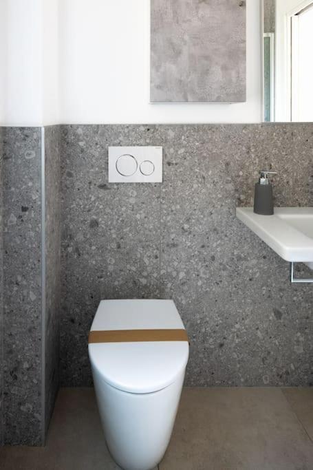 בולוניה Apartment Isaia - 10 Minutes From Piazza Maggiore מראה חיצוני תמונה